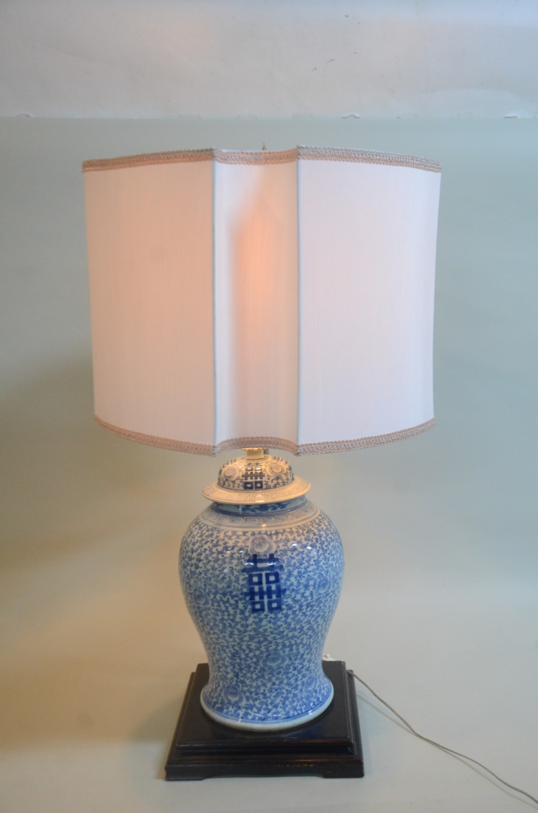 Abatjour/ Potiche antigo de porcelana chinesa azul e branca, decorado... - foto 6 de 10