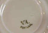 Serviço para jantar , chá e café de porcelana p... - Serviço para jantar , chá e café de porcelana portuguesa Vista Alegre sendo: 19 pratos rasos, 12 pratos fundos, 13 sobremesa , (pequenos bicados...