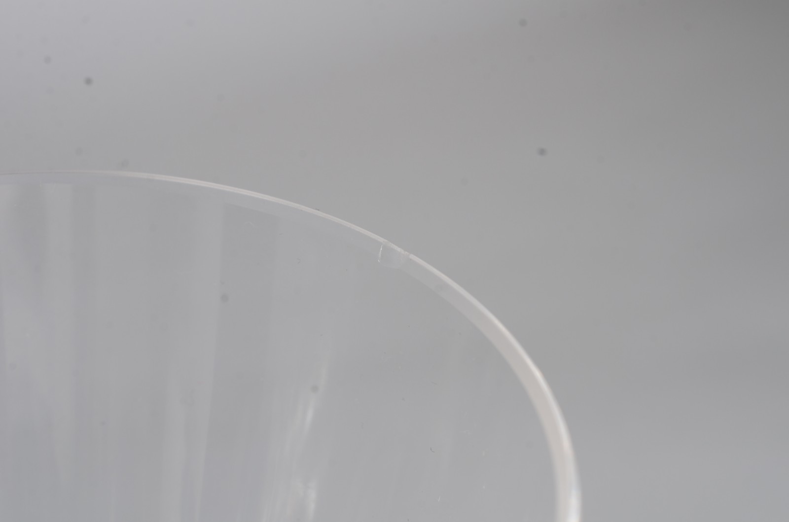 Serviço de cristal facetado, composto de: 12 taças para água (1... - foto 5 de 5