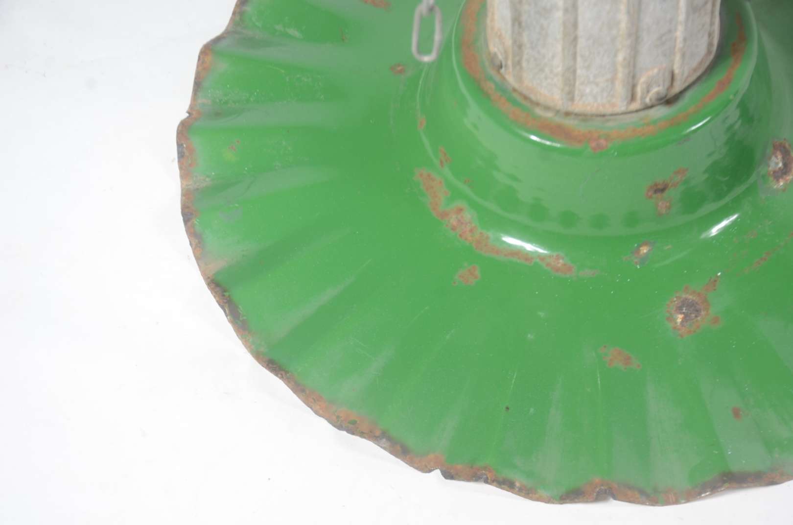 Luminária antiga da Light em metal pintado de v... Galeria Alphaville