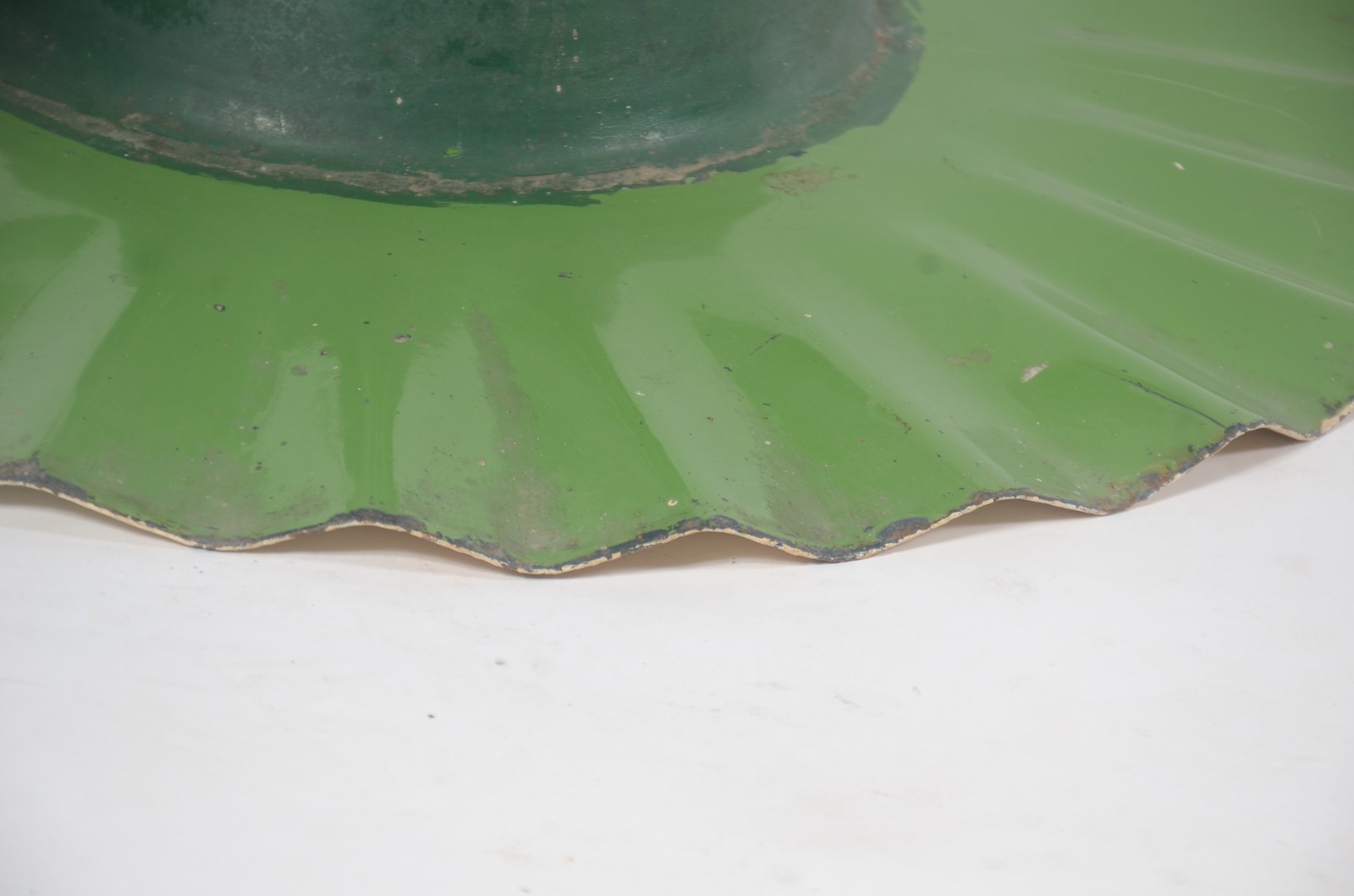 Luminária antiga da Light em metal pintado de verde. Desgastes. - foto 6 de 8