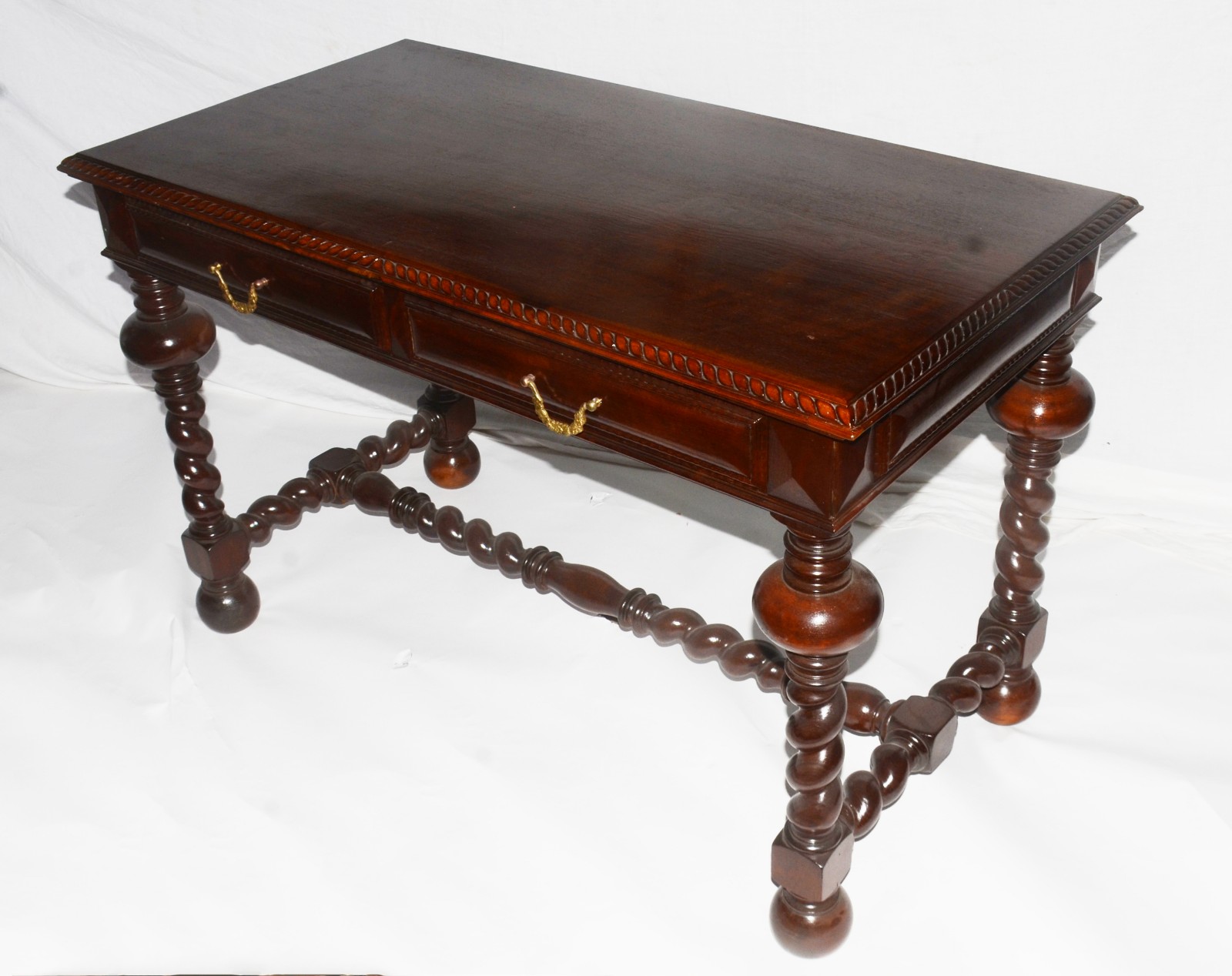 Mesa de escritório de madeira nobre, tampo retangular com duas... - foto 1 de 4