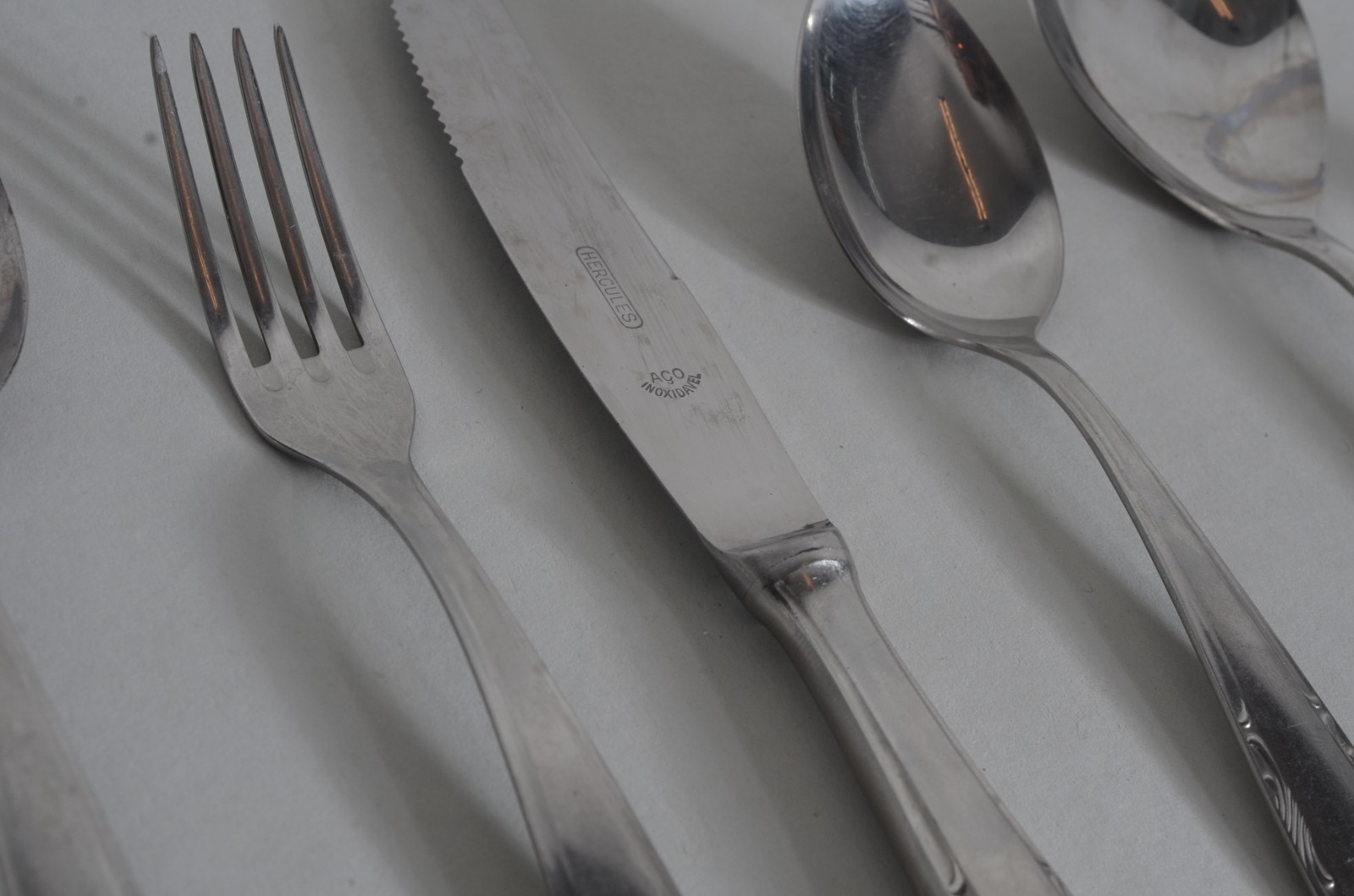 Parte de faqueiro inox, composto de: 9 facas, 9 garfos, 12 colheres... - foto 4 de 6
