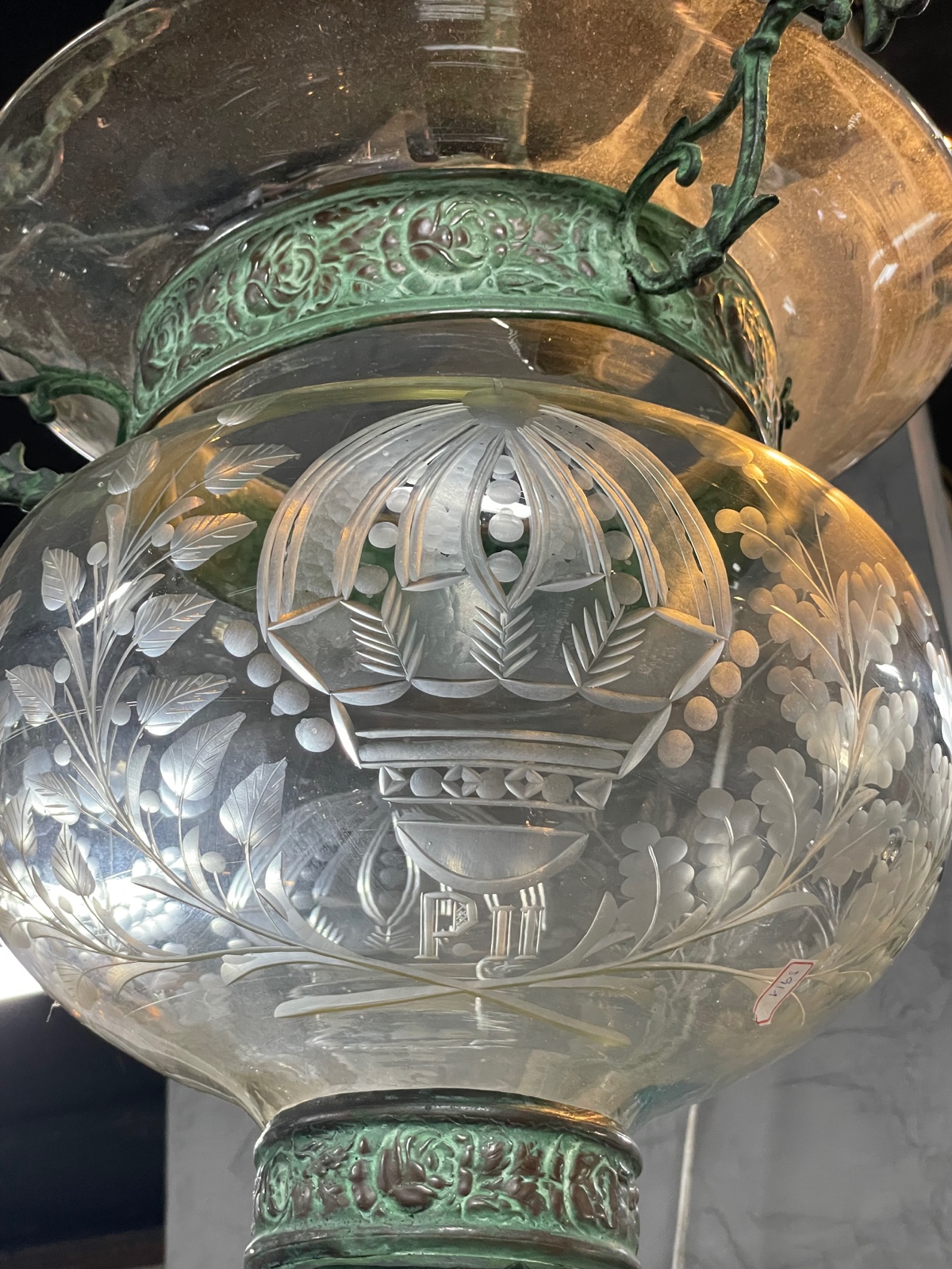 Lanterna de teto de metal, globo de vidro lapidado com inscrição "P... - foto 6 de 6