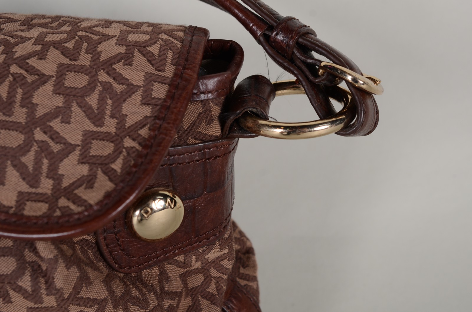 Bolsa feminina original, tecido com monograma dkny, acabamentos em... - foto 3 de 10