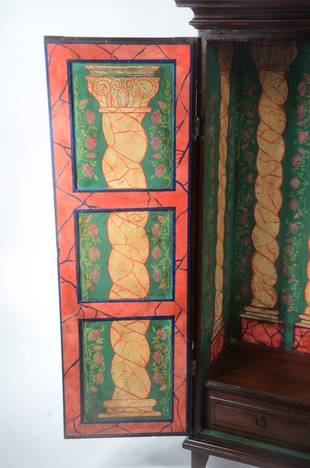 Oratório português de madeira nobre com 2 portas decoradas com... - foto 5 de 11