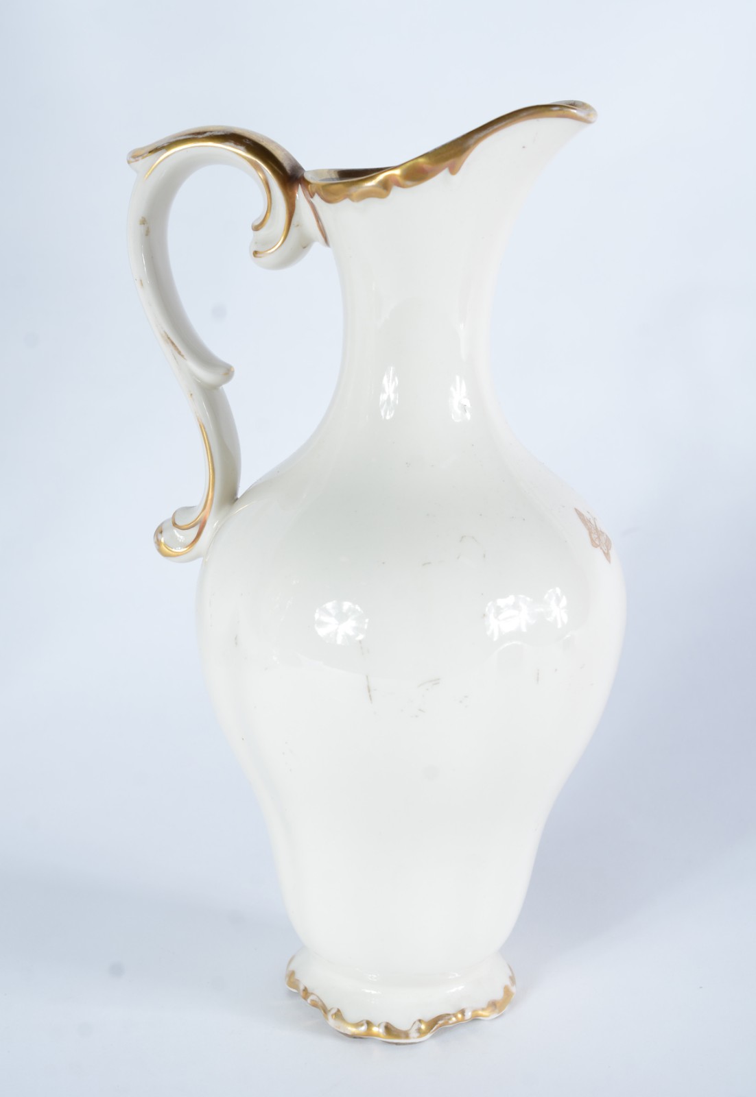 Três peças de porcelana/cerâmica de diversas procedências, sendo... - foto 5 de 11