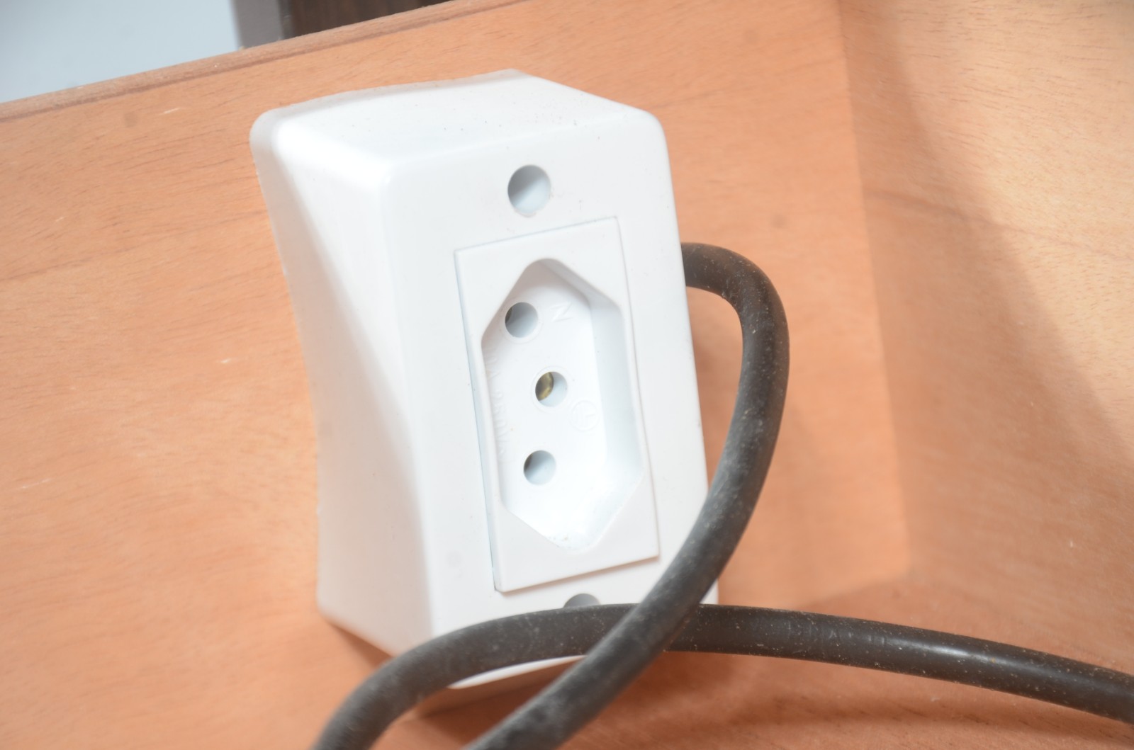 Móvel Umidificador de charutos para 1.000 unidades, sobre rodízios. - foto 8 de 11