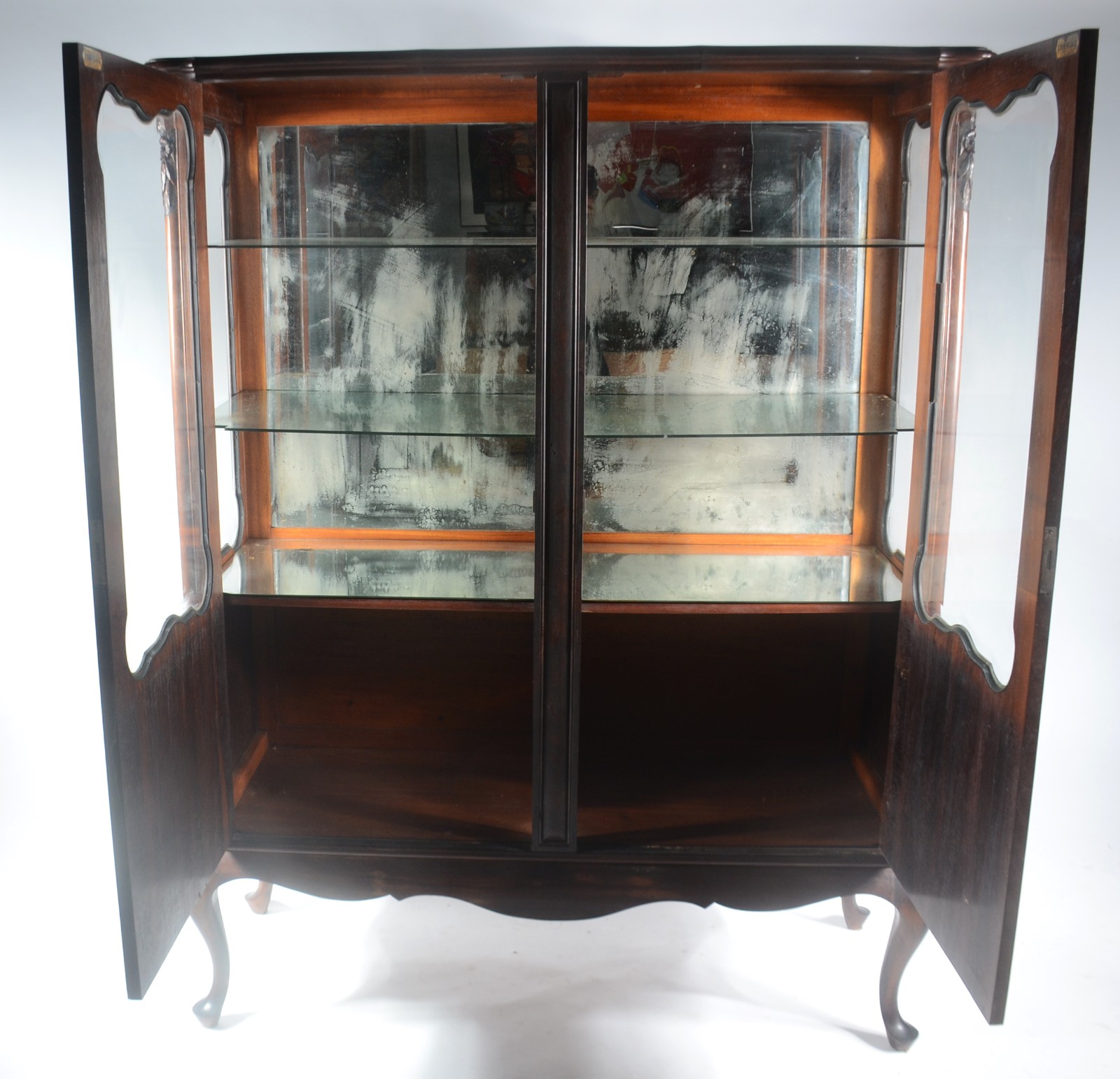 Vitrine de jacarandá, estilo Chipendale, duas portas almofadadas com... - foto 3 de 11