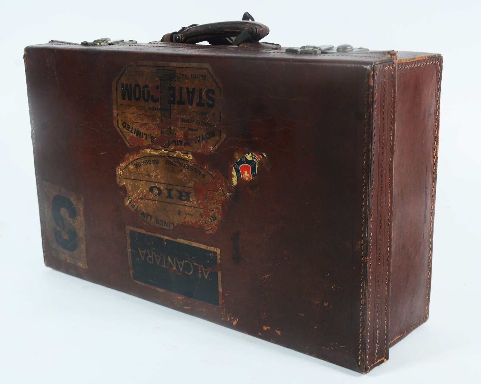 Antiga mala de viagem de couro marrom, usada atualmente como objeto... - foto 1 de 11