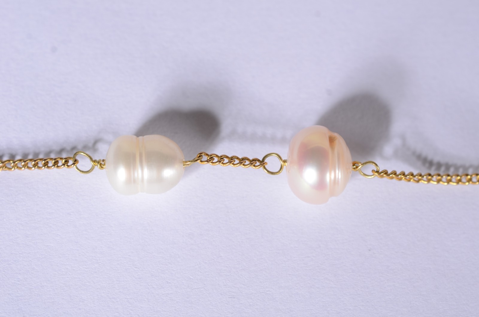 Pulseira de ouro 18 k., contraste 750 mls, cinco perolas intercaladas... - foto 3 de 7