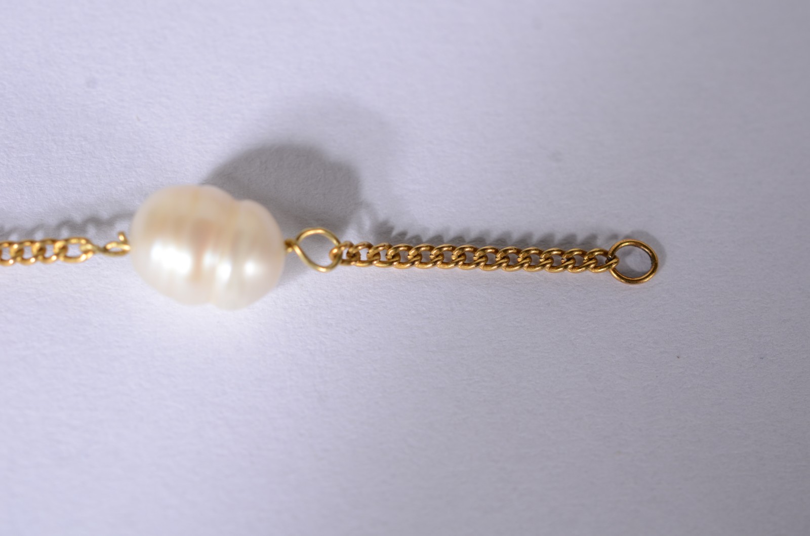 Pulseira de ouro 18 k., contraste 750 mls, cinco perolas intercaladas... - foto 5 de 7