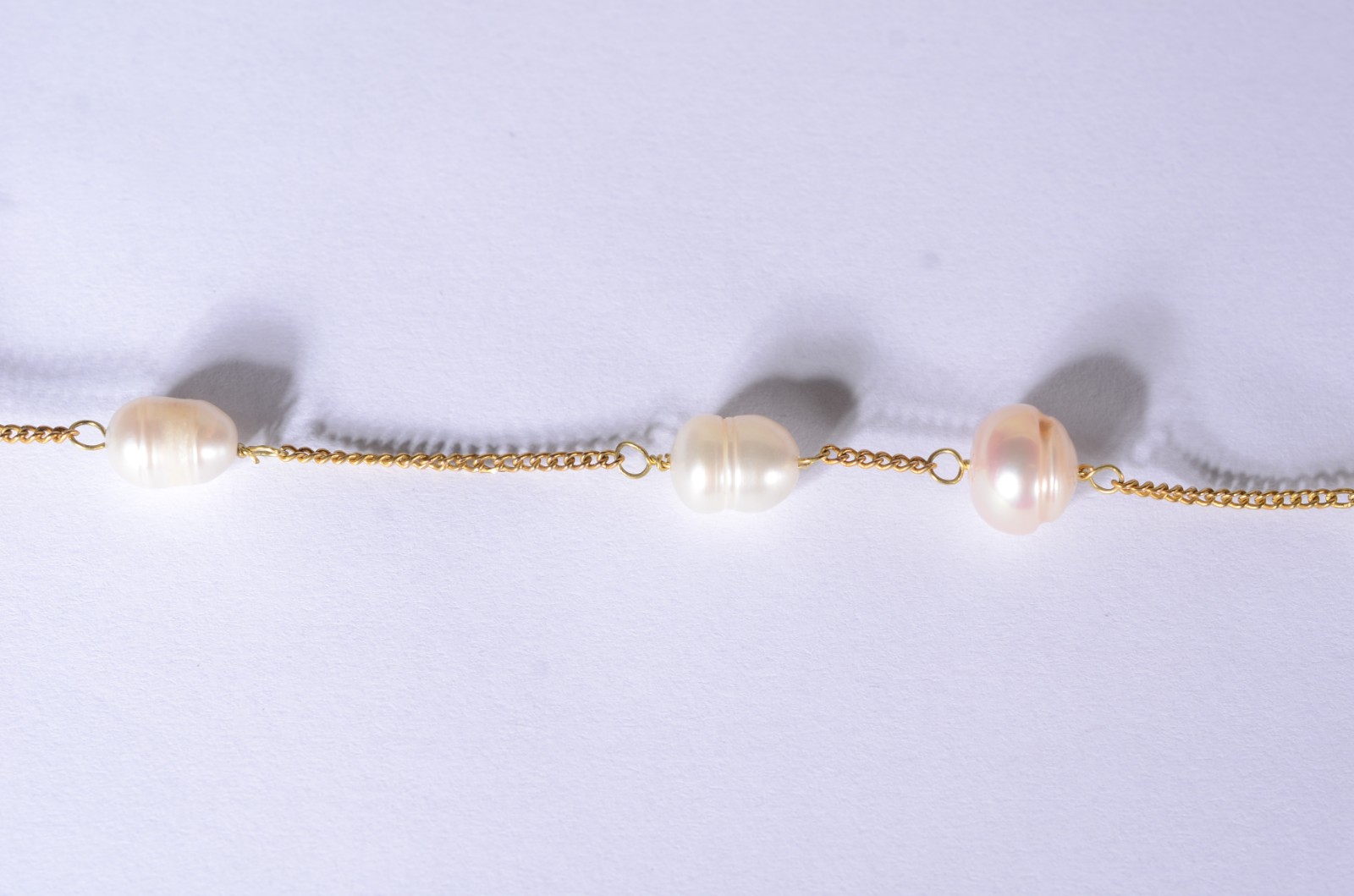 Pulseira de ouro 18 k., contraste 750 mls, cinco perolas intercaladas... - foto 6 de 7
