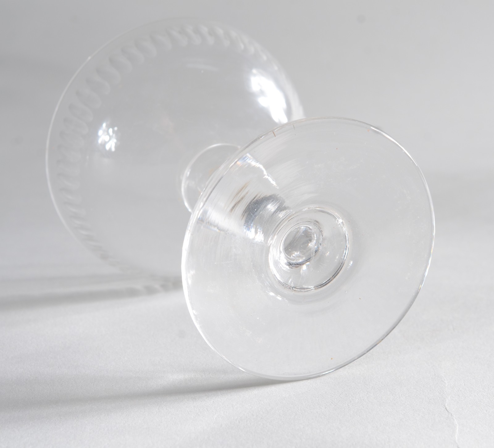 Onze taças para champagne de cristal europeu lapidado em gomos. - foto 5 de 6