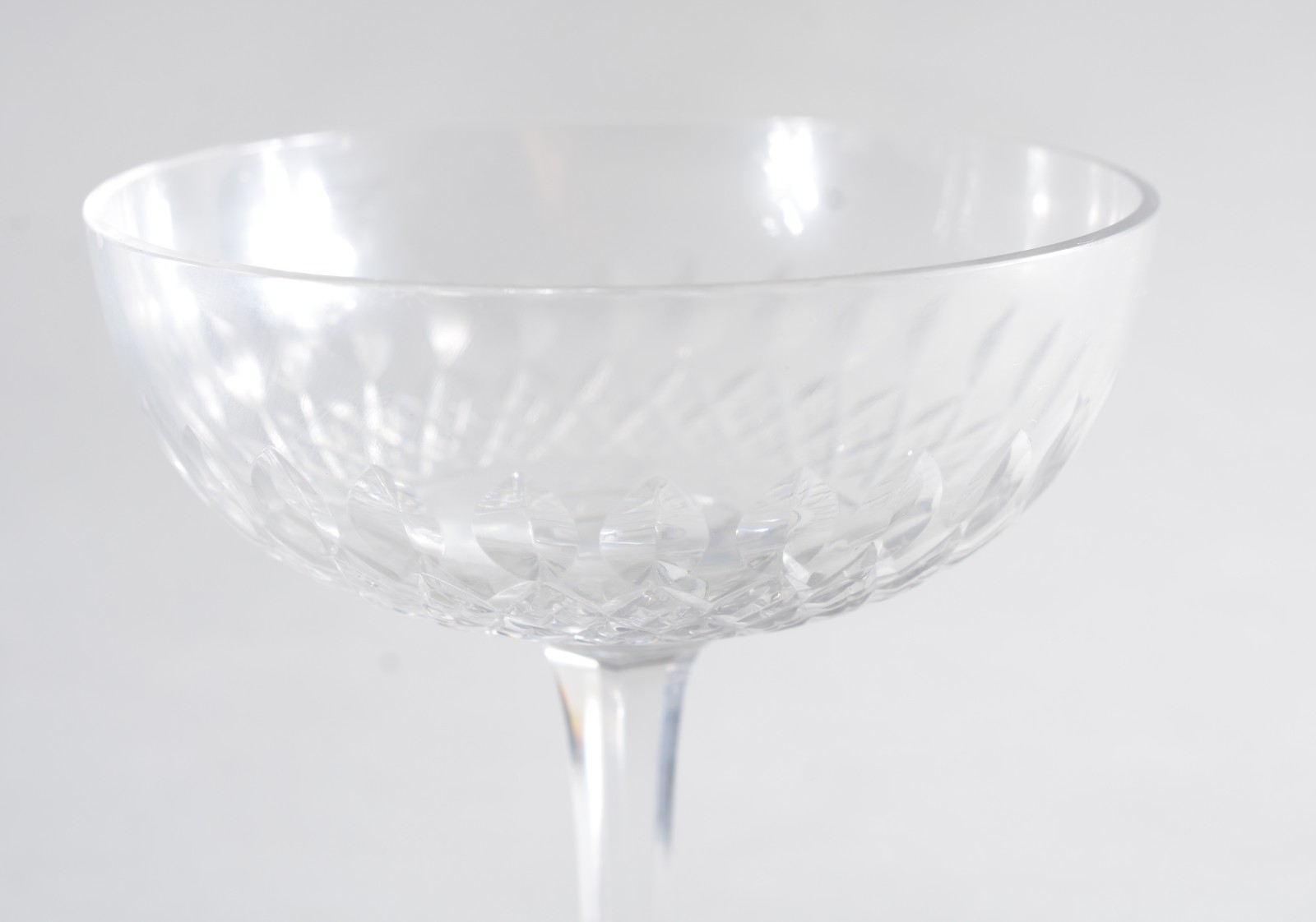 Diversas peças, sendo: 6 taças para champagne de cristal e 5 taças... - foto 3 de 9