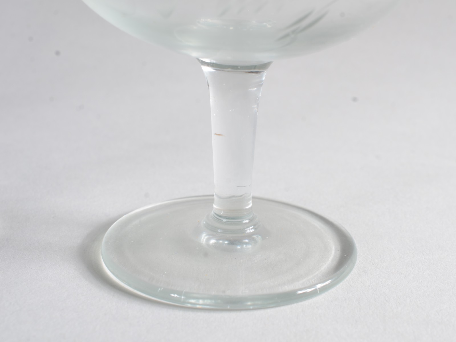 Diversas peças de vidro, sendo: 7 taças para champagne, 13 para vinho... - foto 5 de 9