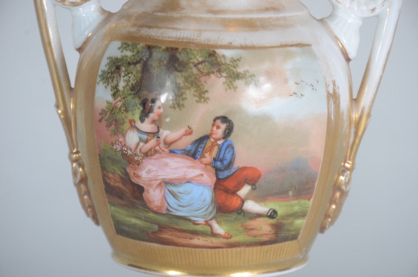 Ânfora de porcelana européia. - foto 6 de 11