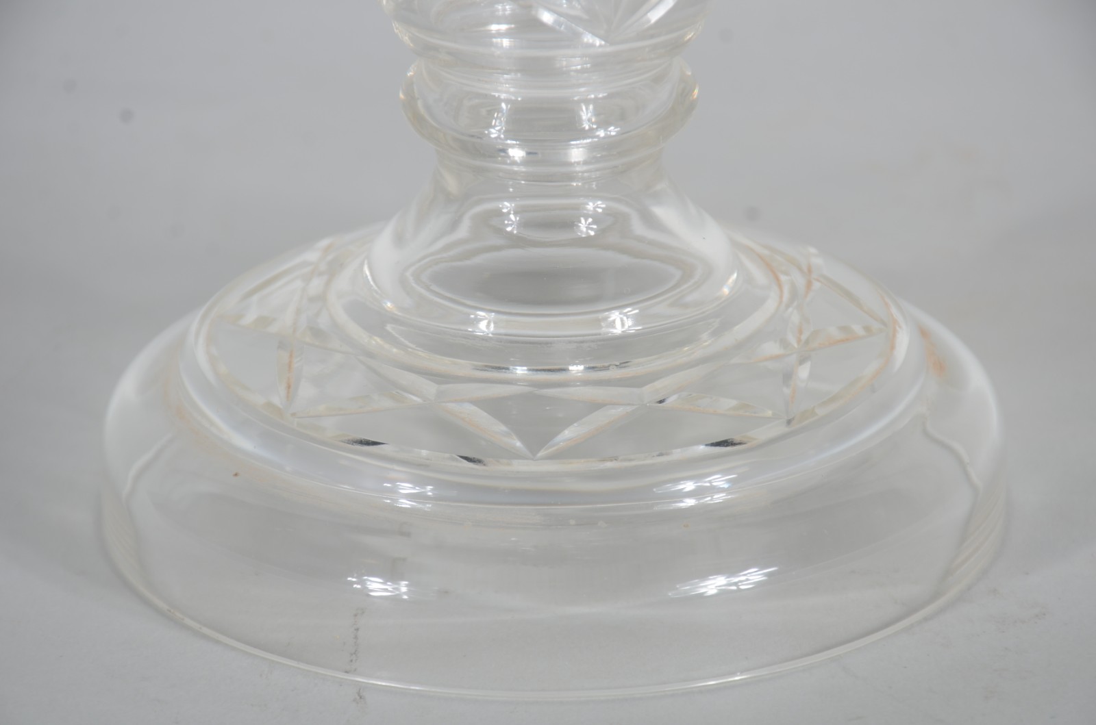 Luminária com manga de cristal. Pequeno lascado na manga. - foto 8 de 10