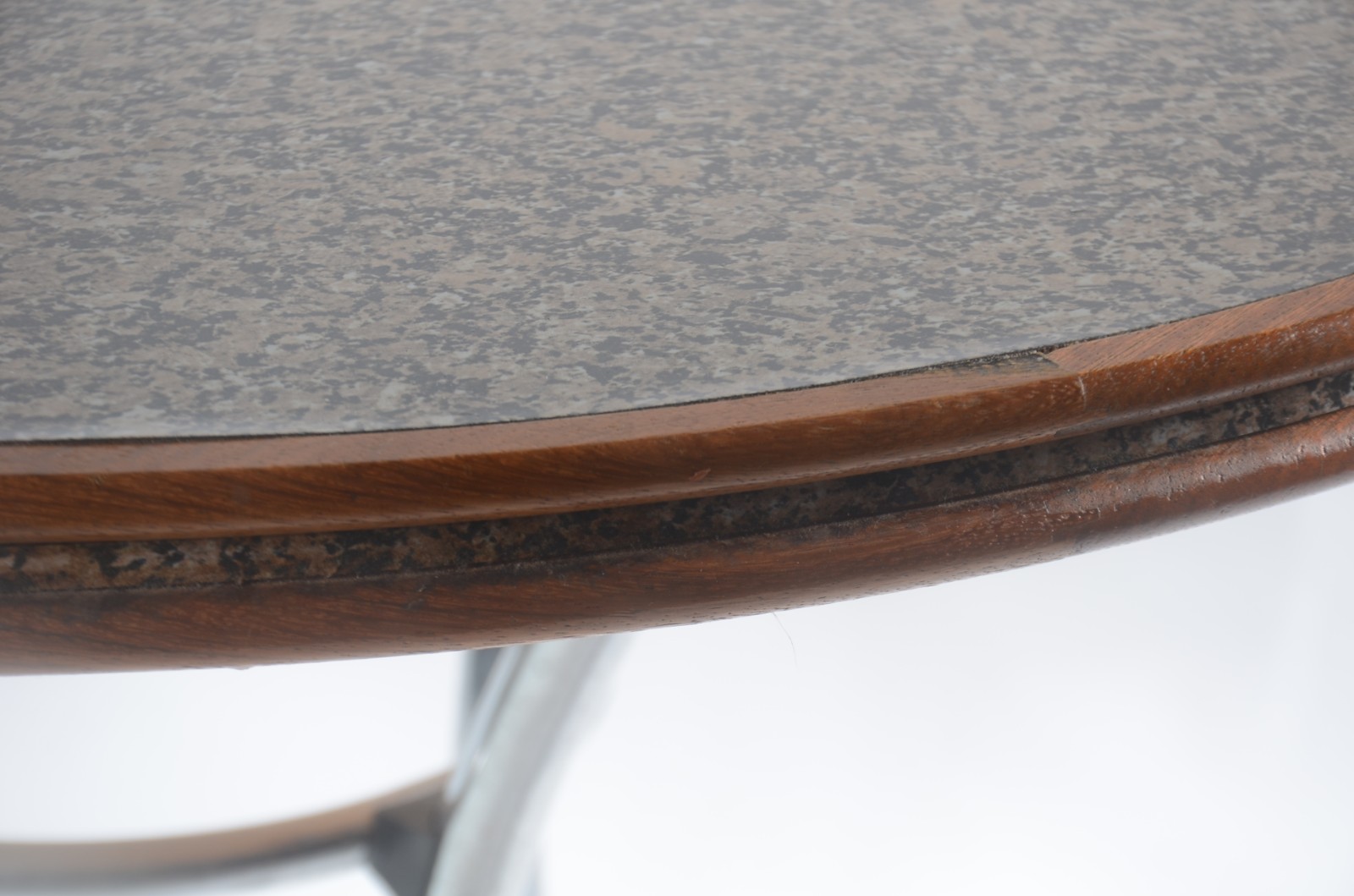 Conjunto de mesa redonda com base de metal e tampo de granito com... - foto 4 de 9
