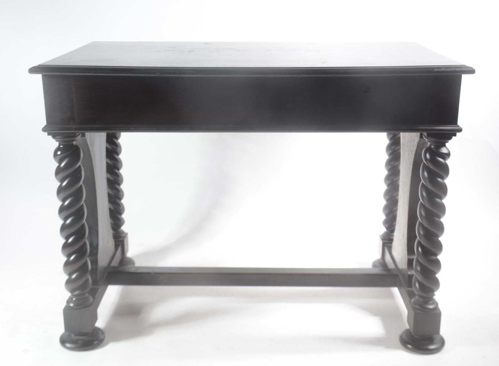 Mesa de madeira nobre, tampo retangular com duas gavetas, apoio em... - foto 6 de 6