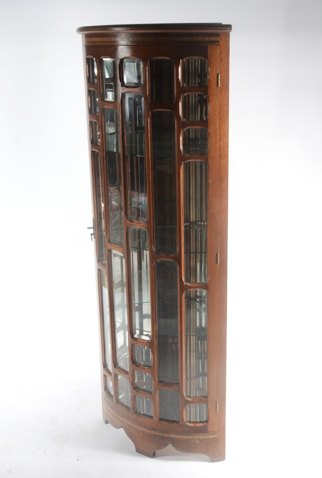 Vitrine de canto de madeira nobre clara, porta com vidro bisotado... - foto 2 de 10