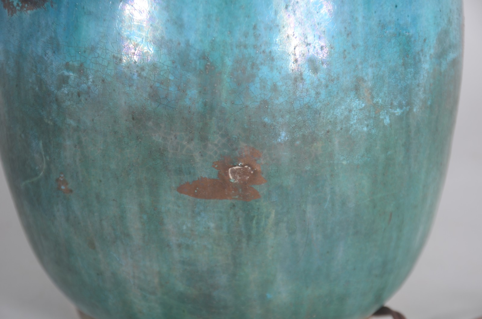 Abatjour de cerámica azul, detalhe com "nicho" decorado com figura... - foto 6 de 7