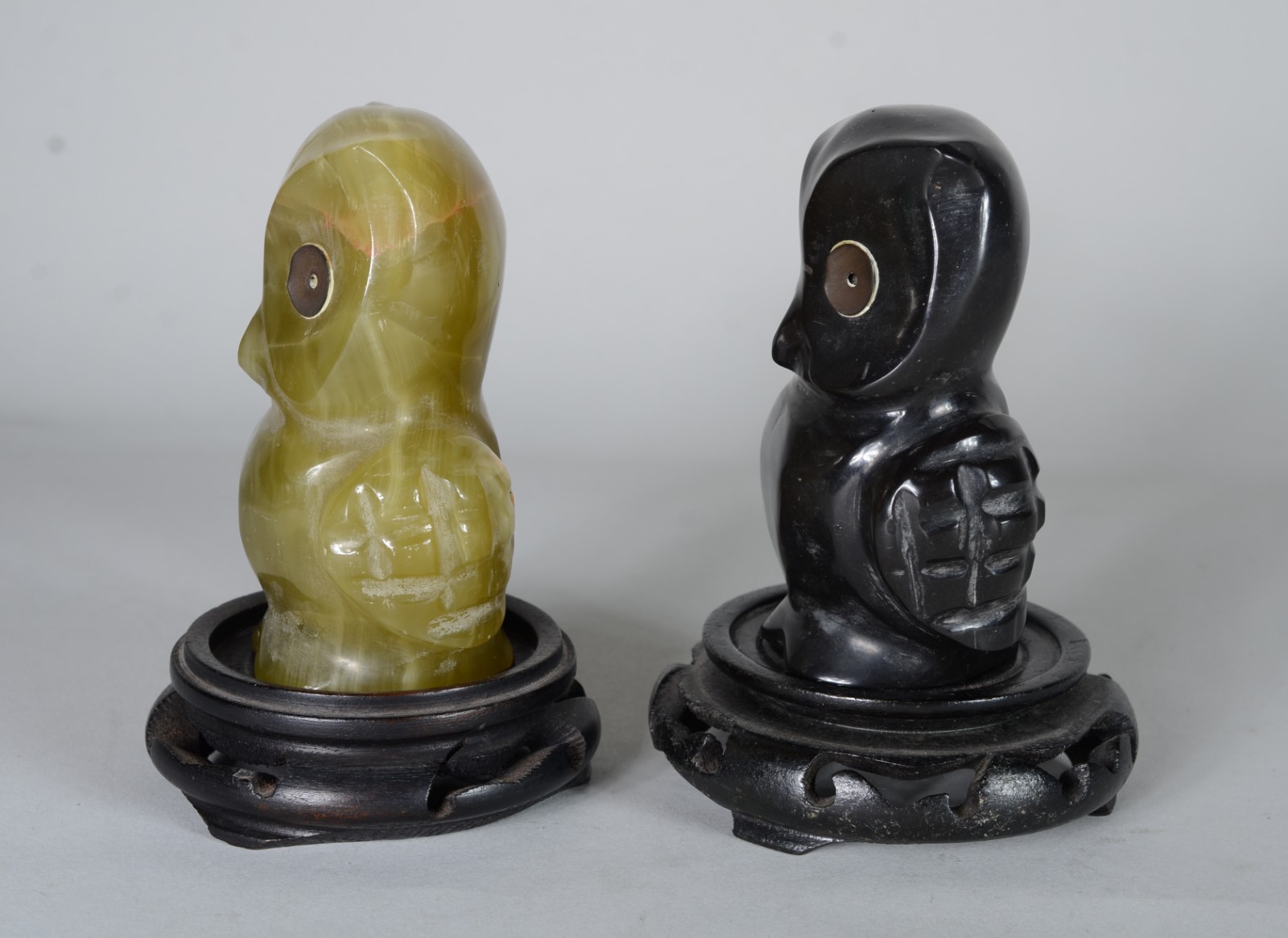 Duas esculturas decorativas de pedra representando corujas, bases de... - foto 5 de 10