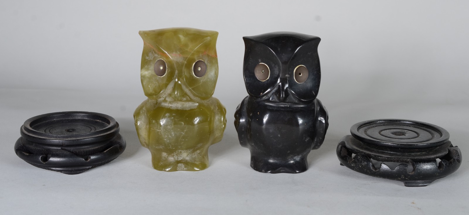 Duas esculturas decorativas de pedra representando corujas, bases de... - foto 8 de 10