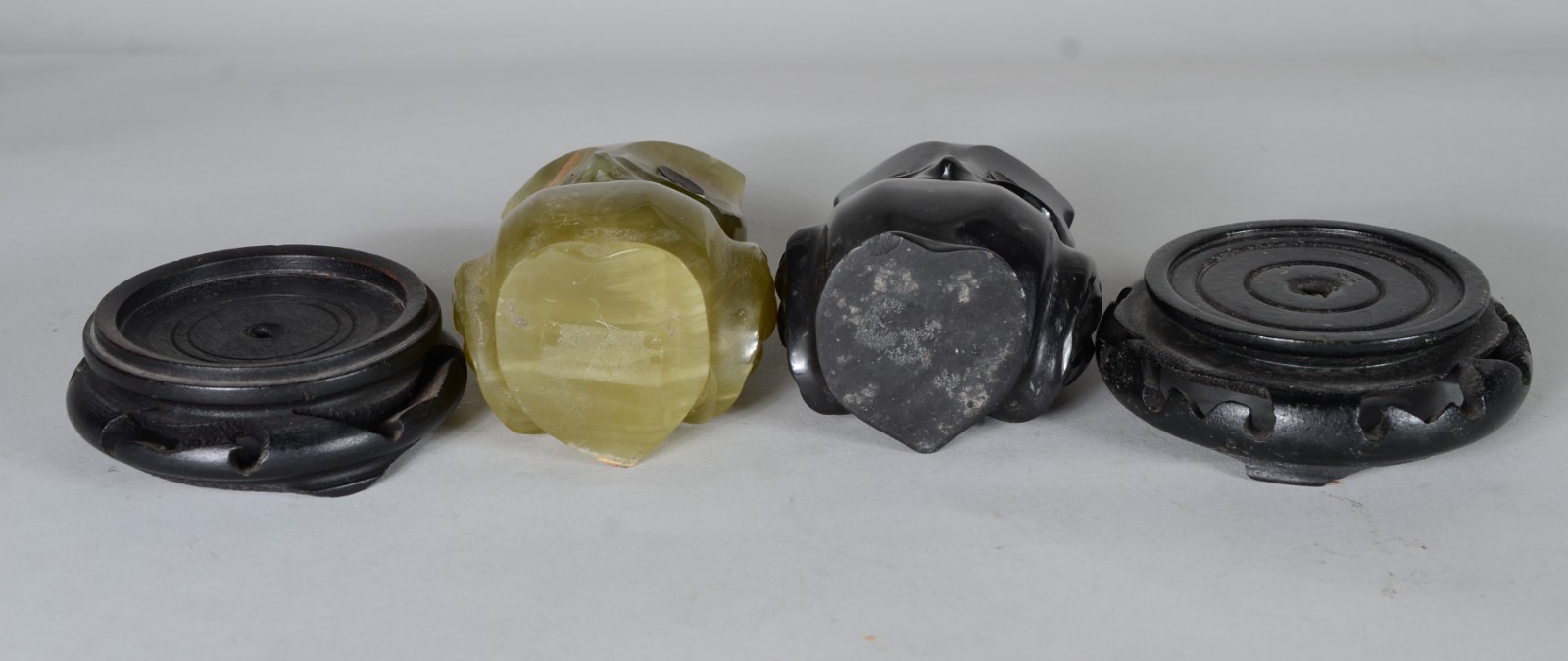 Duas esculturas decorativas de pedra representando corujas, bases de... - foto 9 de 10