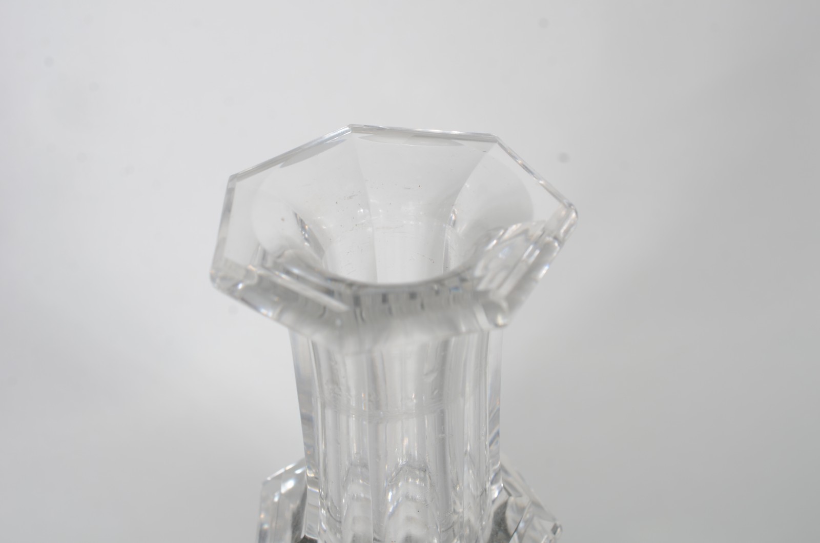 Garrafa de cristal europeu facetado. (parte interna com pontos de... - foto 5 de 10