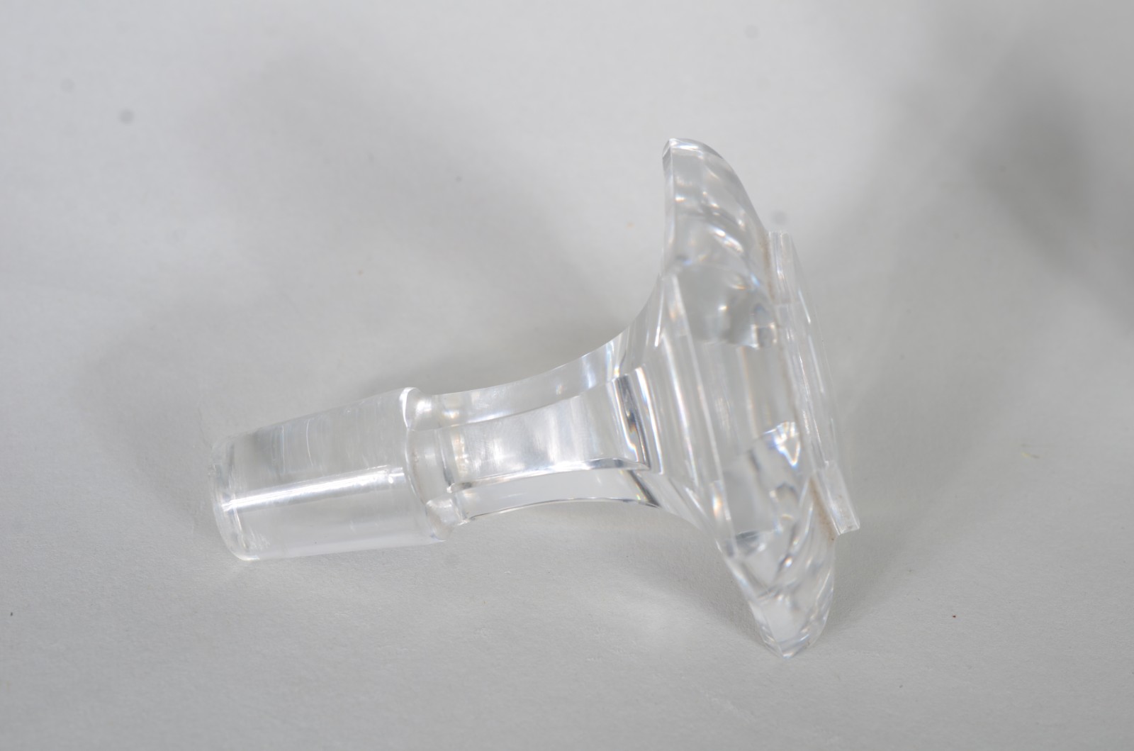 Garrafa de cristal europeu facetado. (parte interna com pontos de... - foto 7 de 10