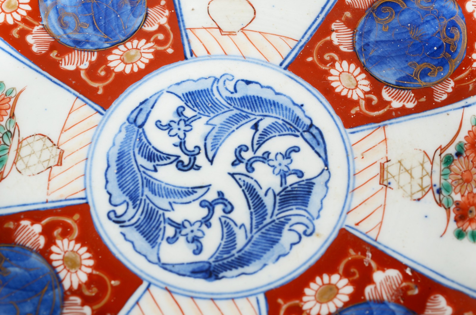 Dois pratos de porcelana japonesa Imari. - foto 5 de 8