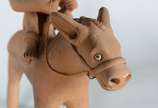 ARTE POPULAR,  - Escultura de barro cozido representando figura a cavalo.