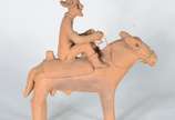 ARTE POPULAR,  - Escultura de barro cozido representando figura a cavalo.