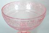 Fruteira de vidro trabalhado na cor rosa. - Fruteira de vidro trabalhado na cor rosa.