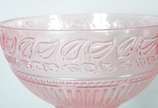 Fruteira de vidro trabalhado na cor rosa. - Fruteira de vidro trabalhado na cor rosa.