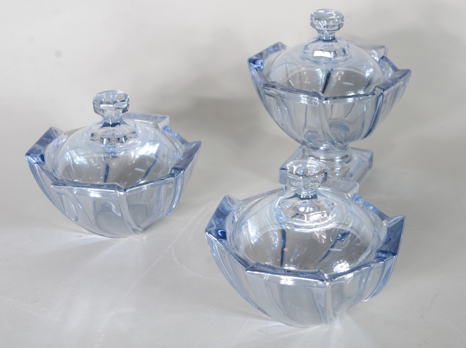 Três compoteiras de vidro decorativo na cor azul. - foto 1 de 6