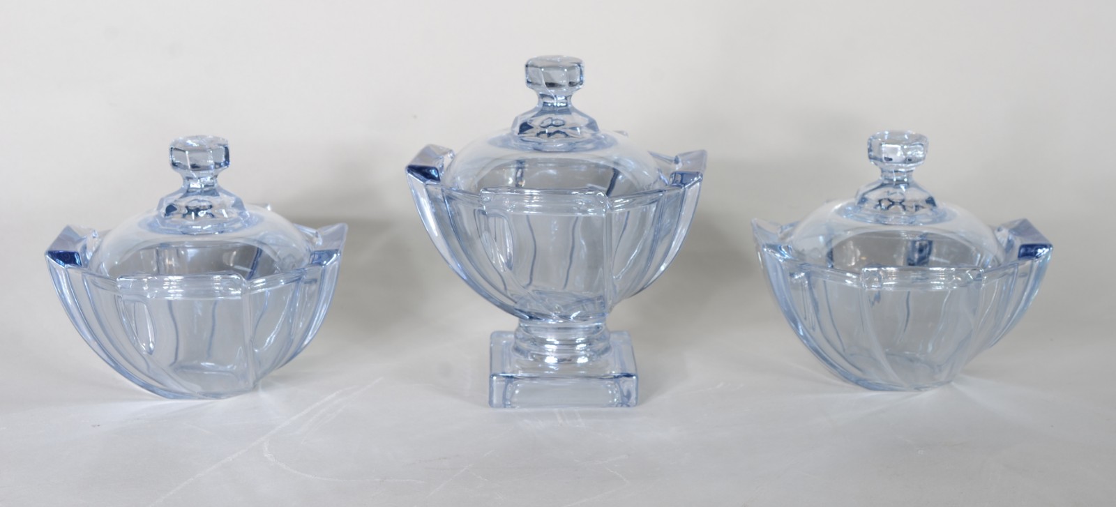 Três compoteiras de vidro decorativo na cor azul. - foto 3 de 6