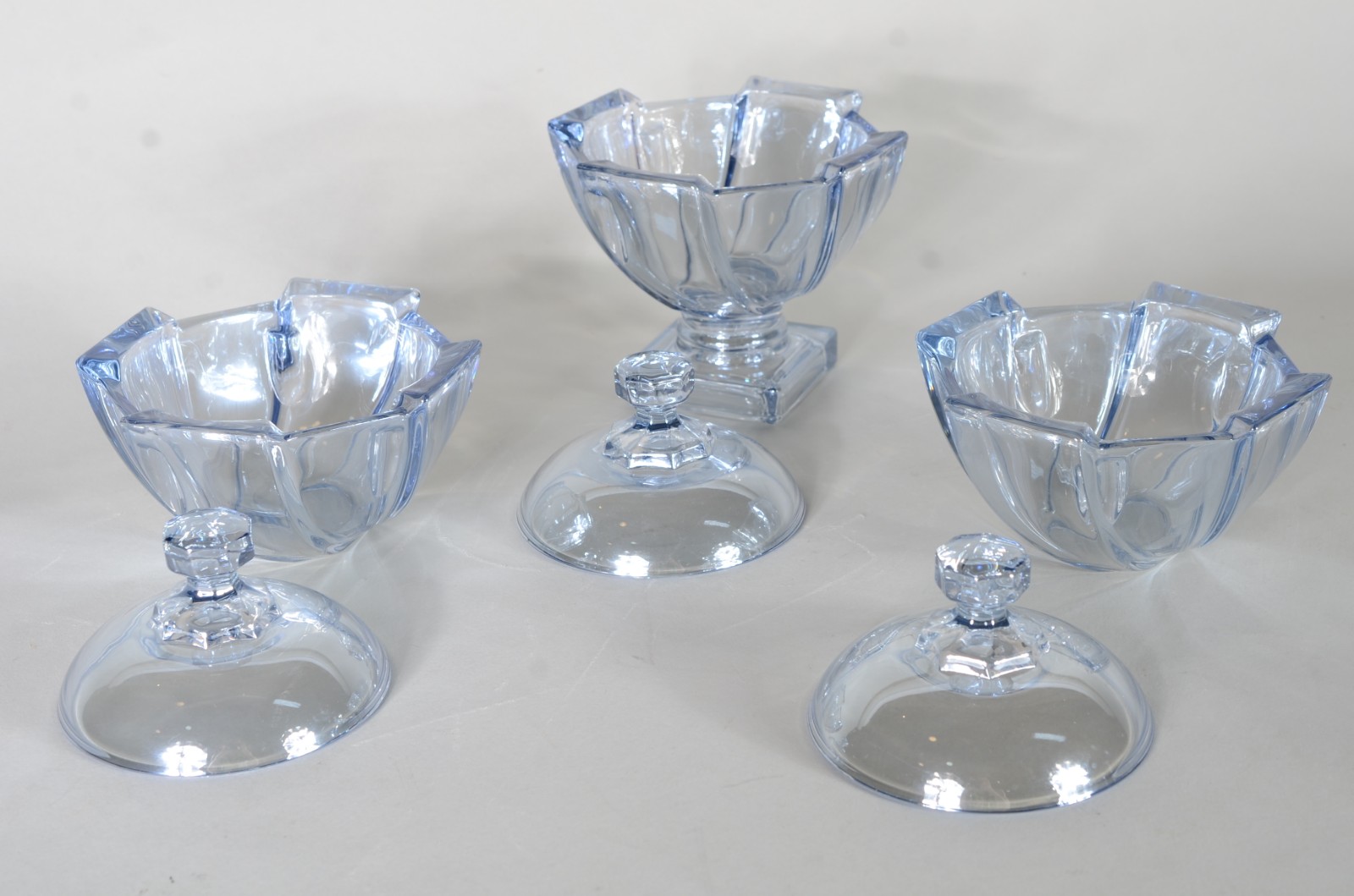 Três compoteiras de vidro decorativo na cor azul. - foto 4 de 6