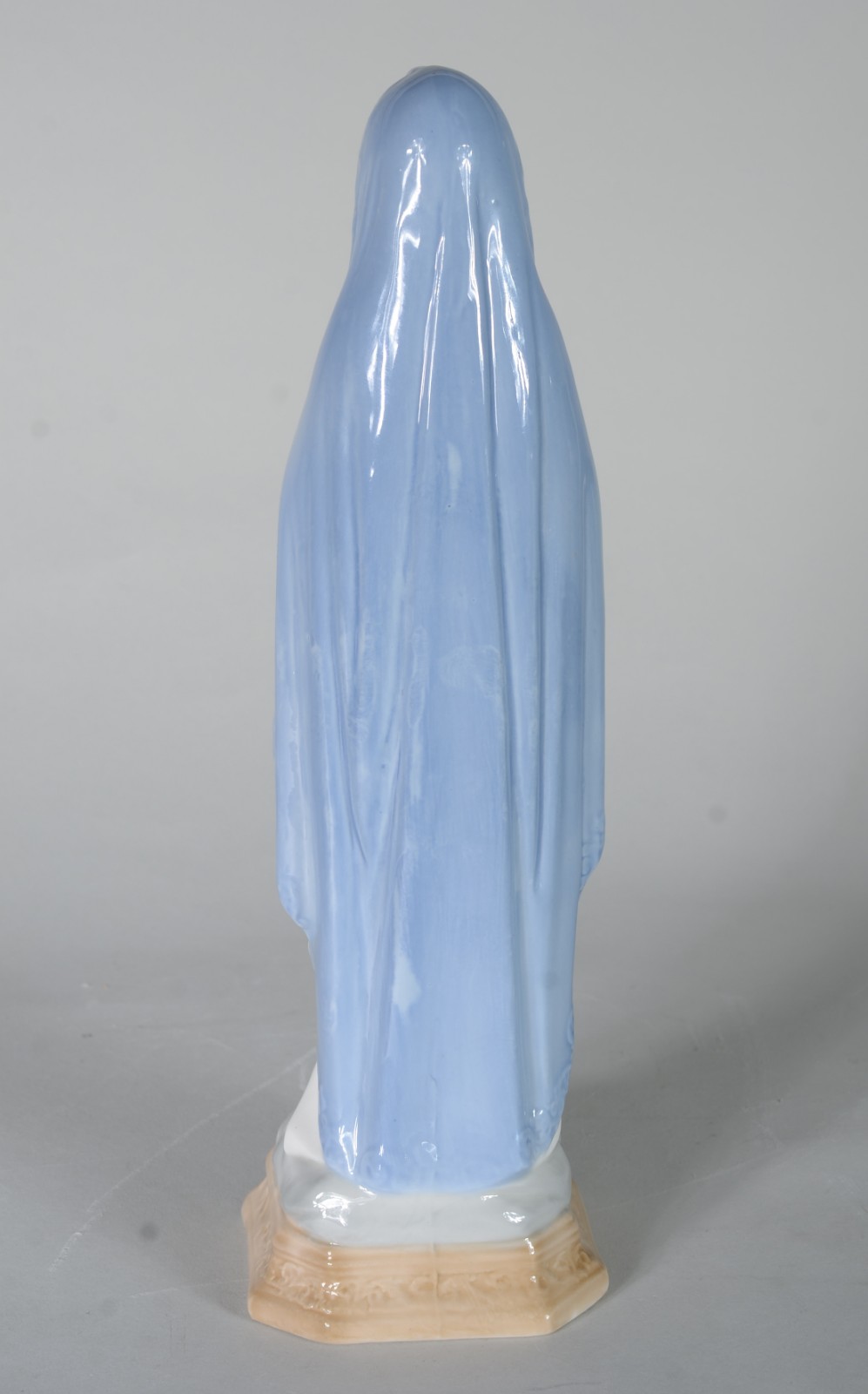 Escultura de porcelana policromada representando Nossa Senhora de... - foto 7 de 9