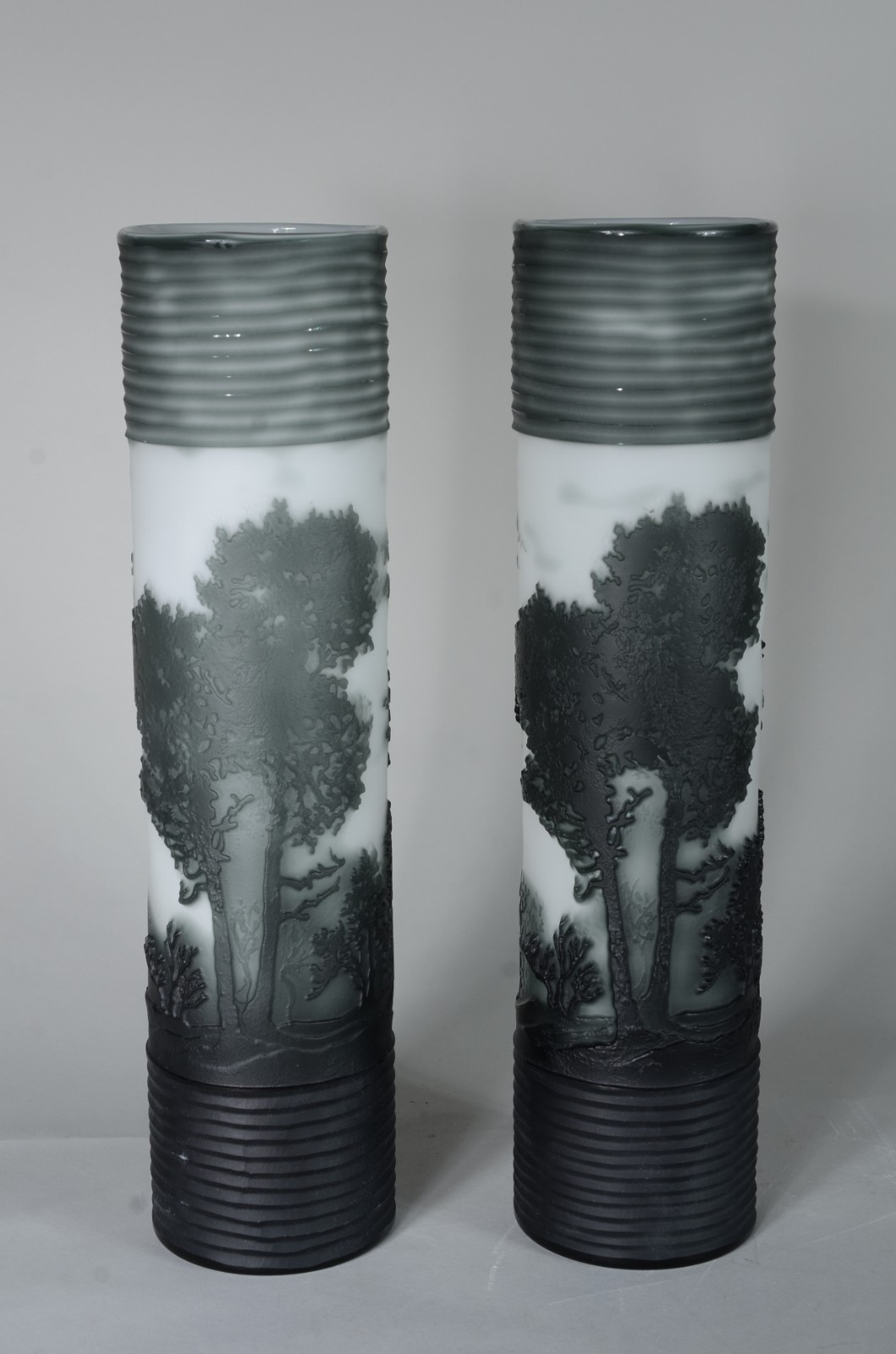 Par de vasos de vidro decorativo branco. - foto 1 de 6
