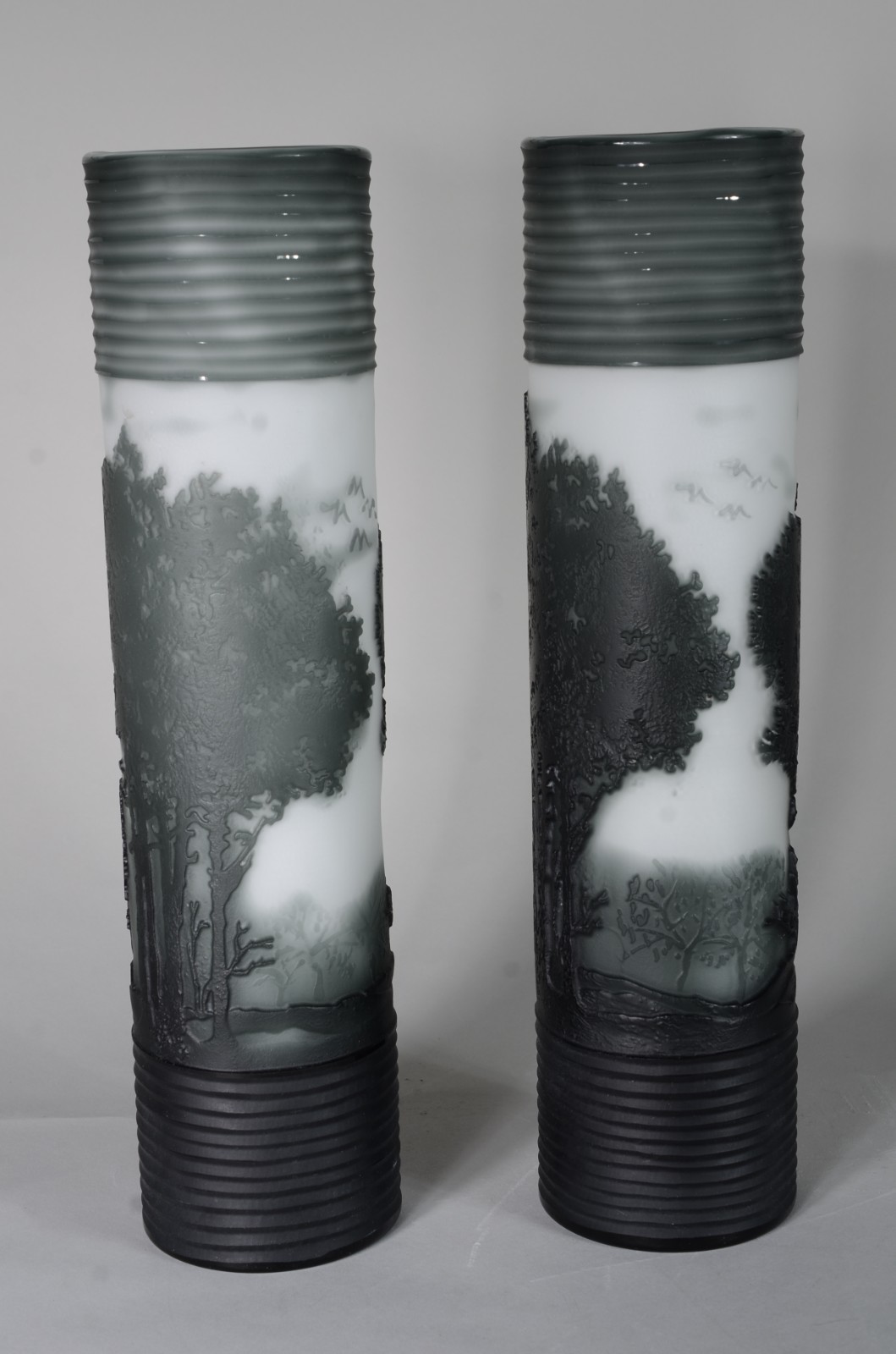 Par de vasos de vidro decorativo branco. - foto 2 de 6