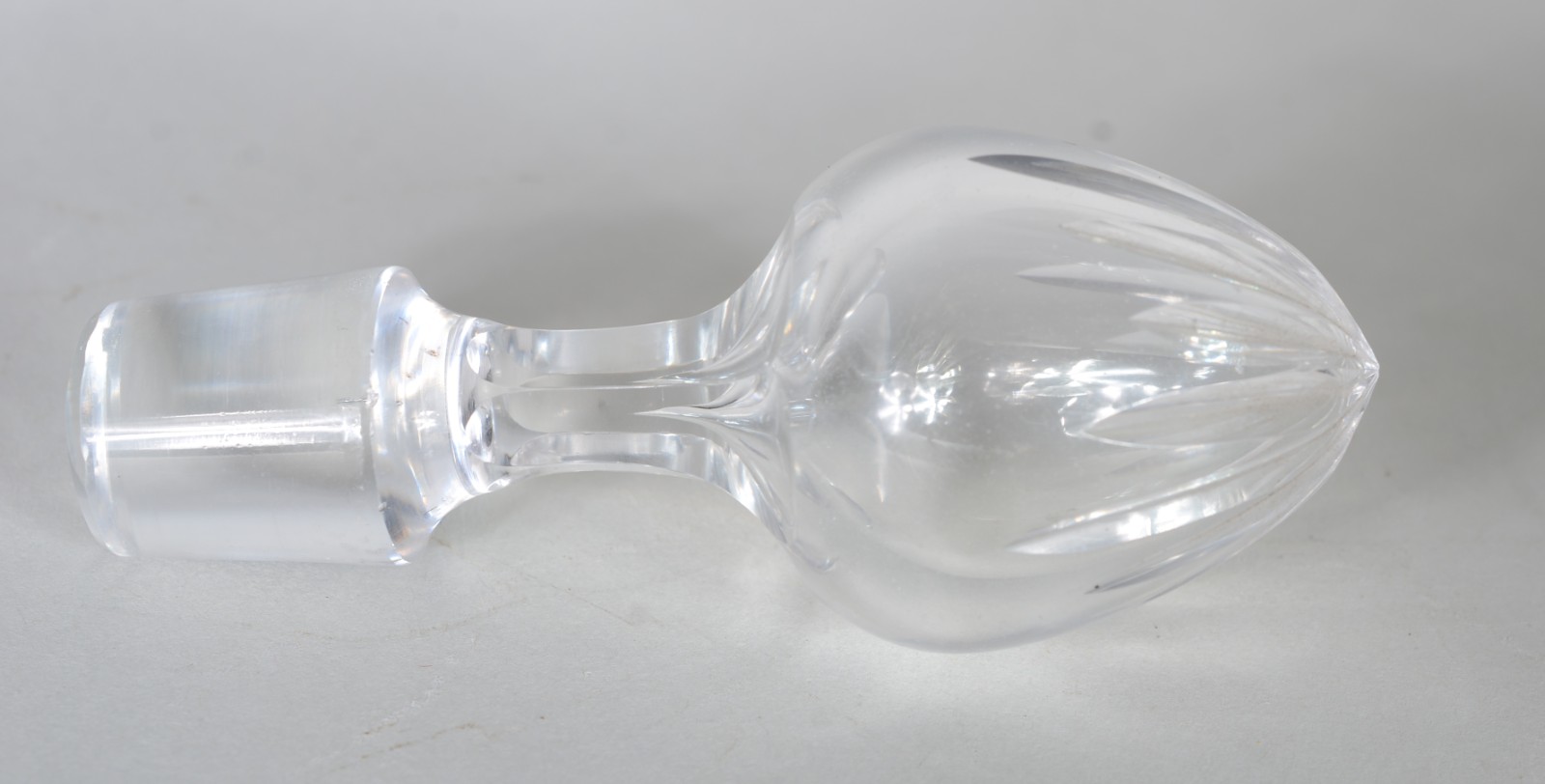 Garrafa de cristal, bojo em gomos facetados. Com mofo. - foto 9 de 11
