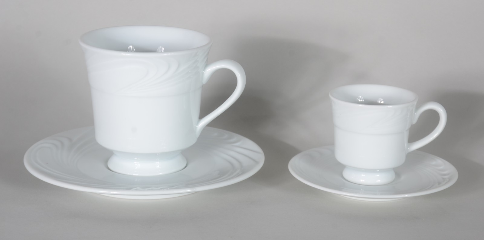 Aparelho de jantar de porcelana Schmidt branco, composto de: 26... - foto 5 de 5