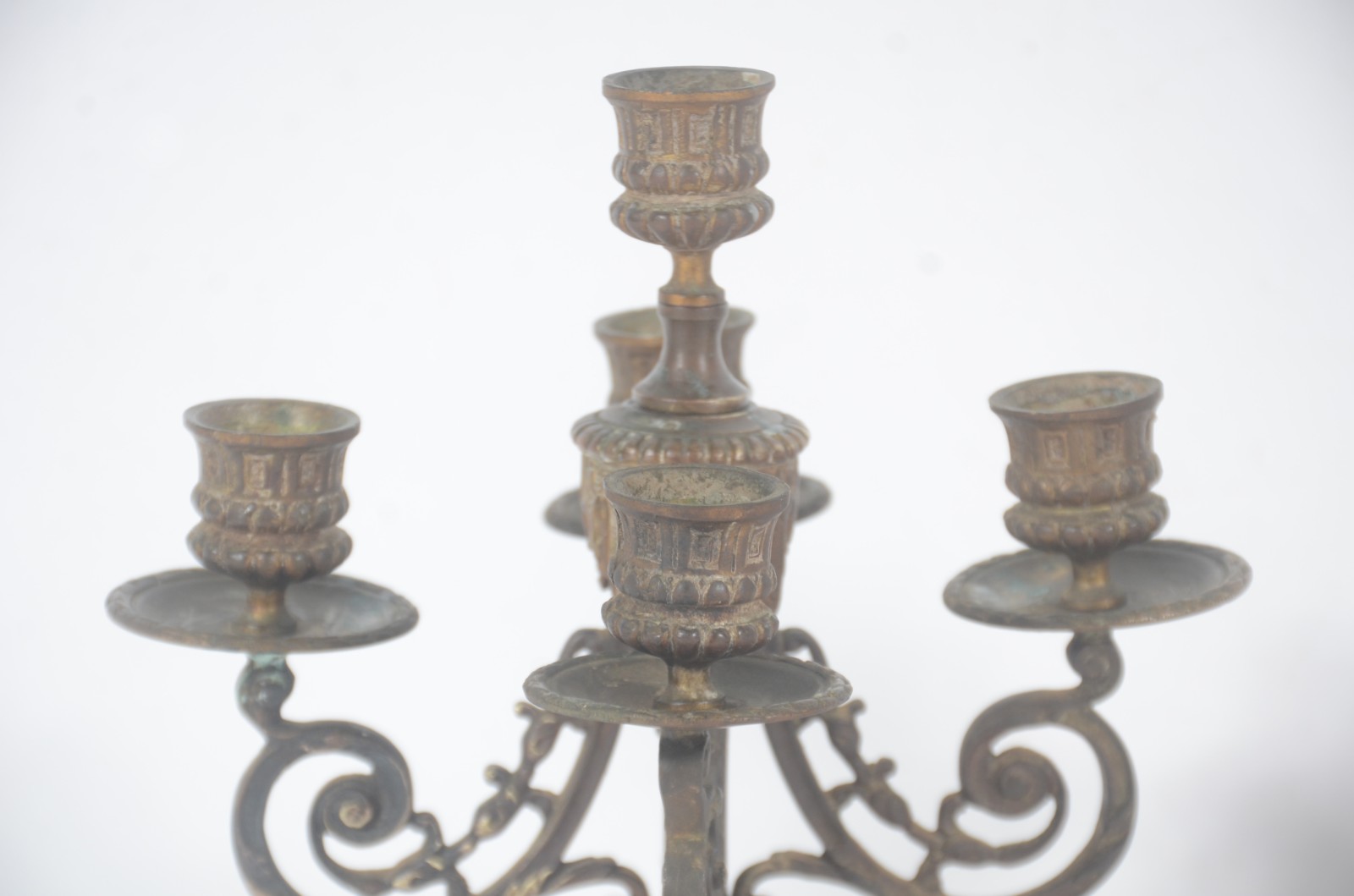 Garniture francesa de bronze, composta de Relógio ricamente decorado... - foto 6 de 10
