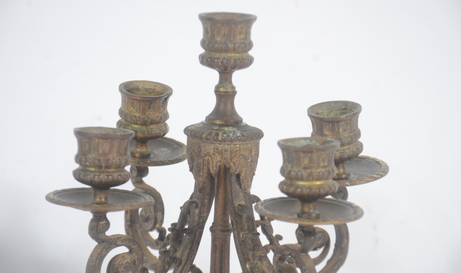 Garniture francesa de bronze, composta de Relógio ricamente decorado... - foto 5 de 10