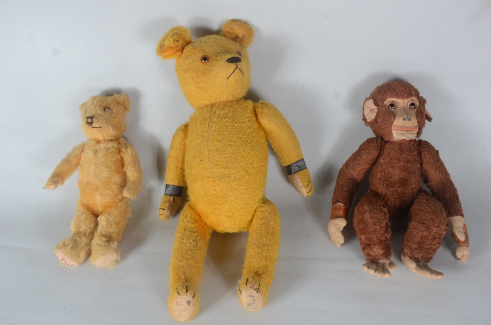 "Teddy Bear" - Três antigos bichinhos de pelúcia, década de 1940... - foto 1 de 10