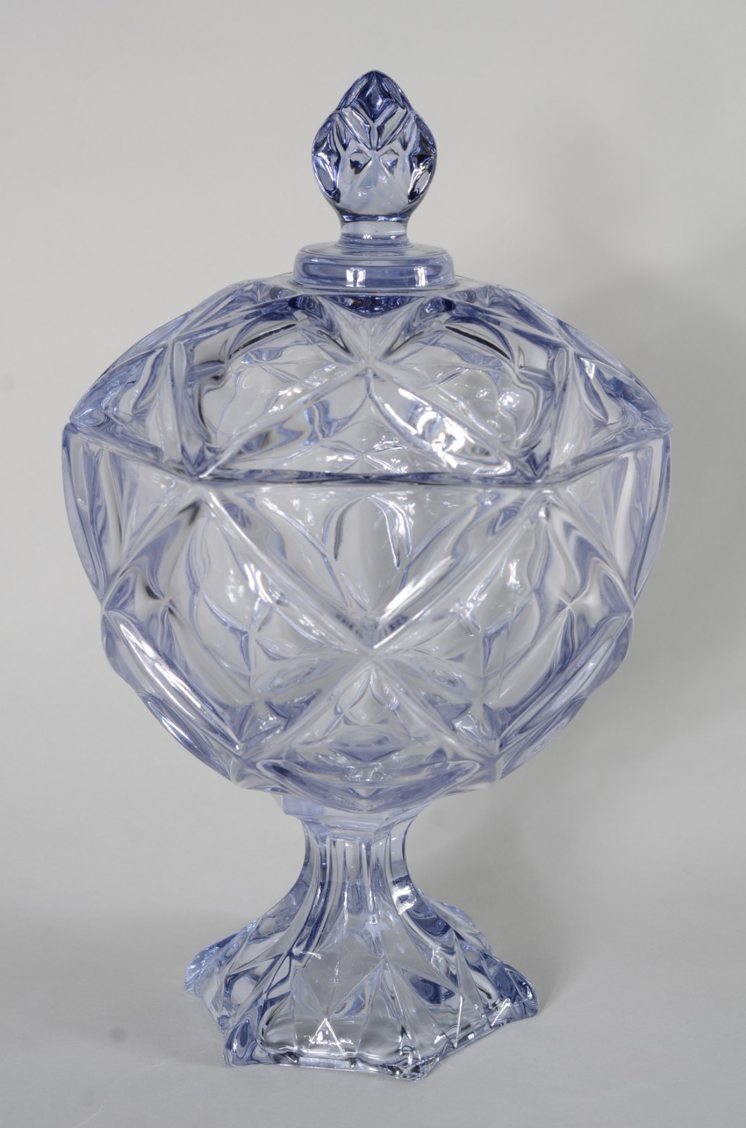 Duas peças, sendo: compoteira de vidro decorativo na cor azul e bowl. - foto 3 de 11