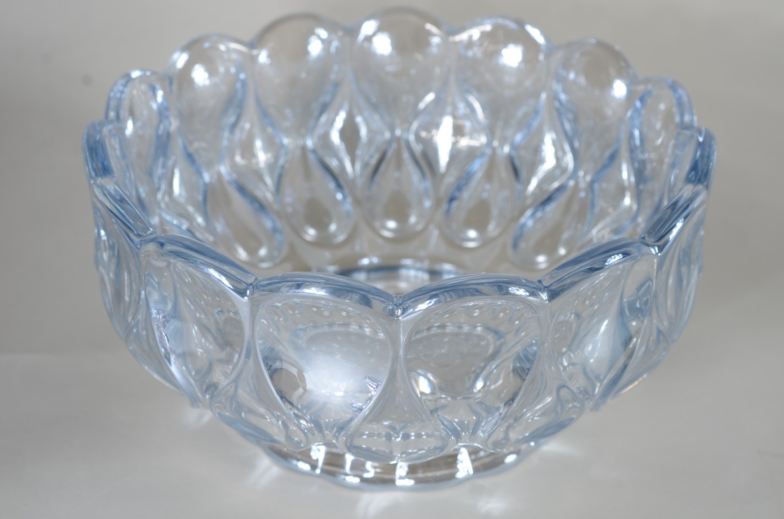 Duas peças, sendo: compoteira de vidro decorativo na cor azul e bowl. - foto 4 de 11