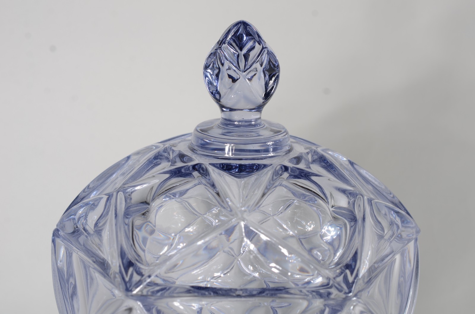 Duas peças, sendo: compoteira de vidro decorativo na cor azul e bowl. - foto 10 de 11